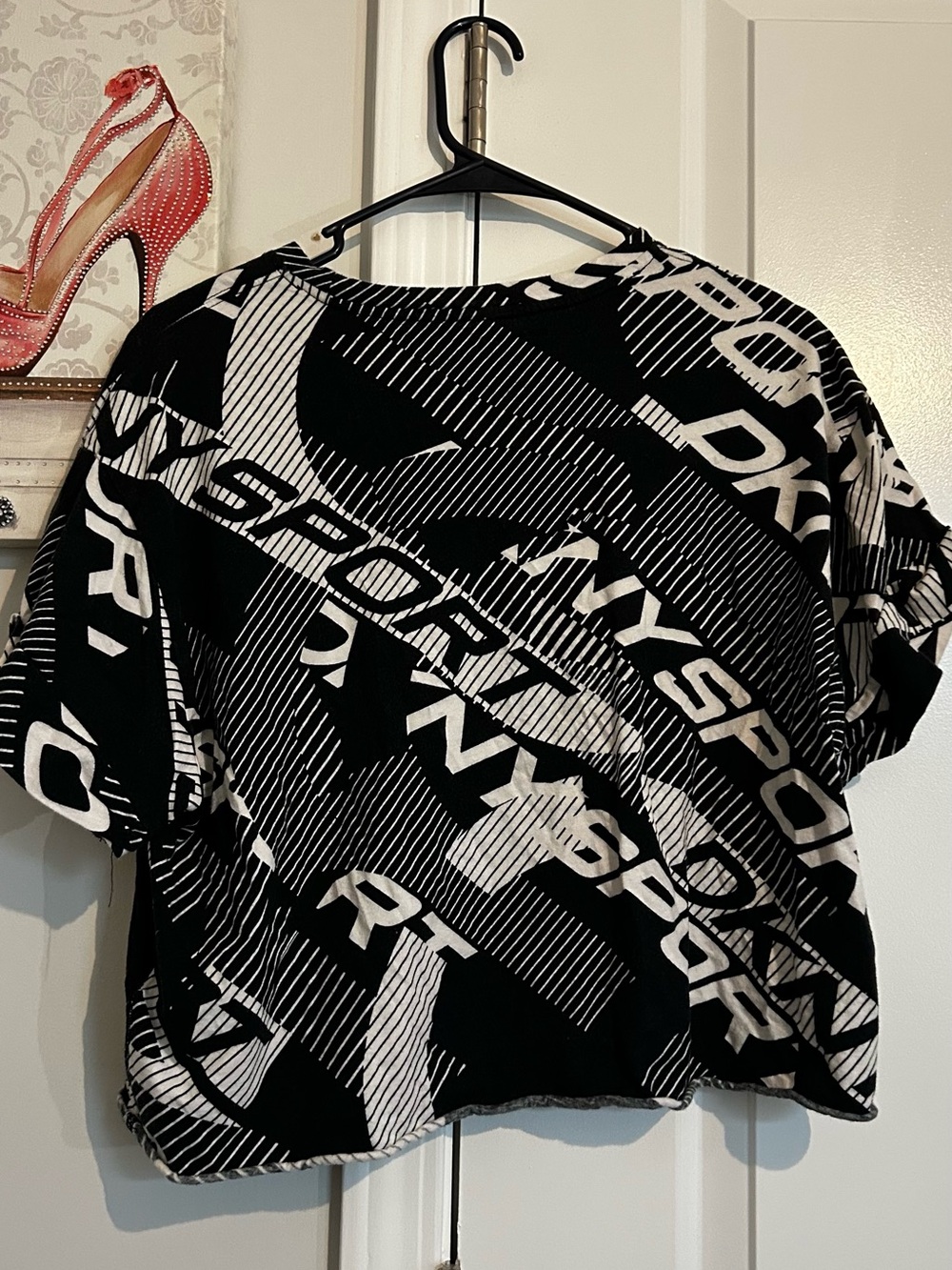 DKNY Black & White Logo Graphic Cropped Tee - Picture 3 of 3